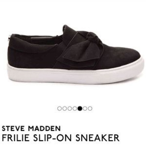 Steve Madden Shoes - Steve Madden frilie slip on shoes / sneakers
